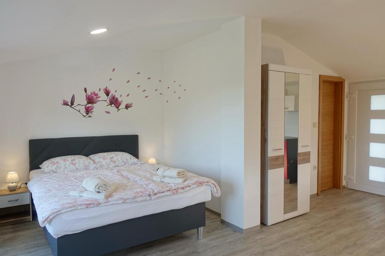 Apartments Laura Farm Stay พอดเชเทอร์เทค ภายนอก รูปภาพ