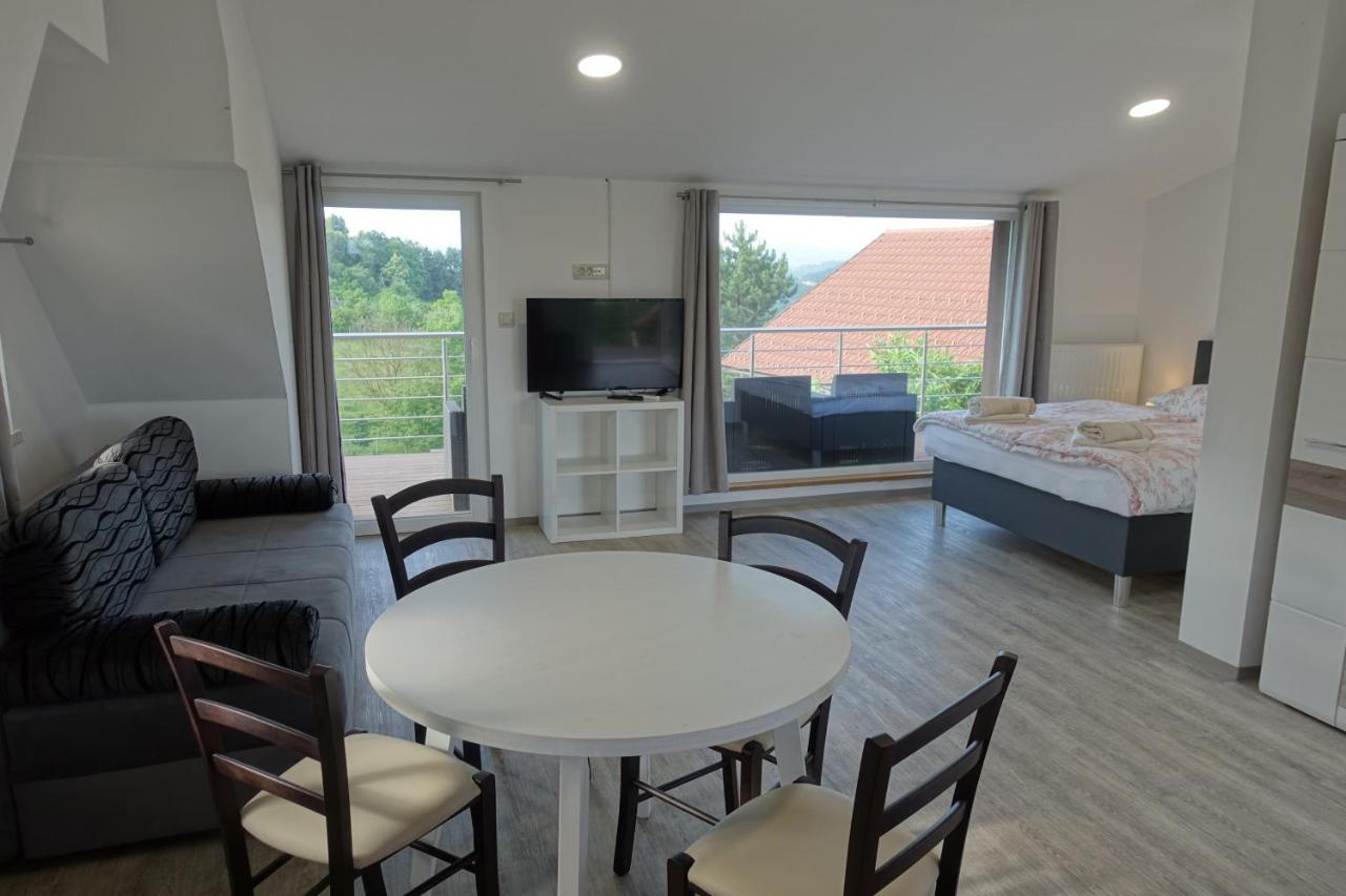 Apartments Laura Farm Stay พอดเชเทอร์เทค ภายนอก รูปภาพ
